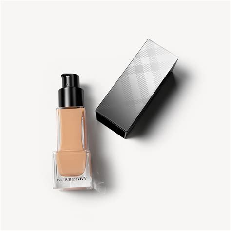 burberry fresh glow fluid foundation wizaz|Burberry glow foundation.